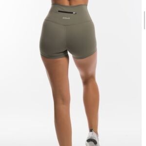 ECHT RANGE SHORTS - OLIVE